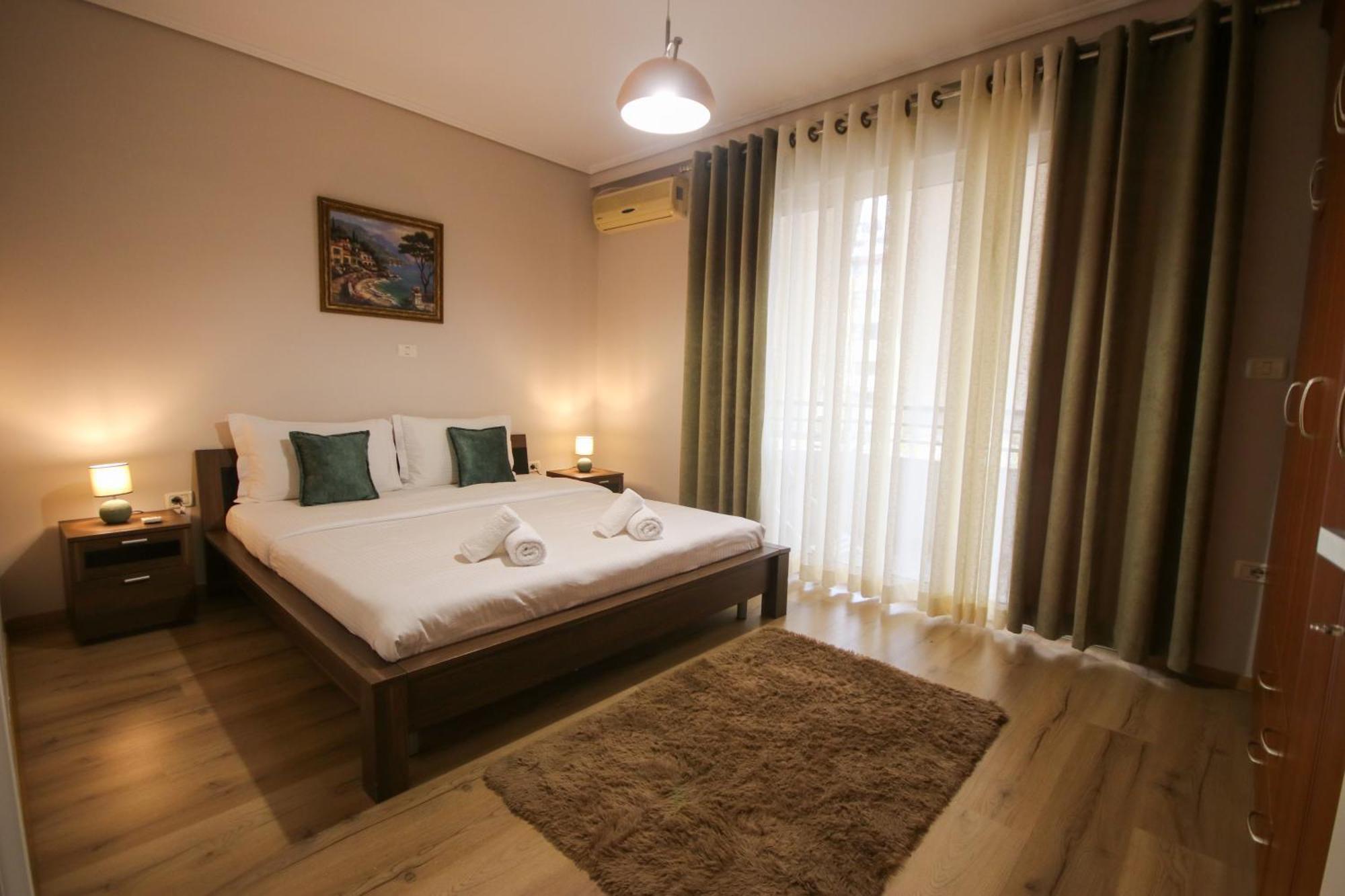 Johan'S Apartment Tirana Esterno foto